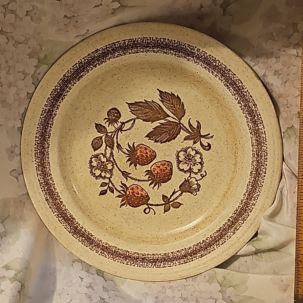 Homespun by Churchill Strawberry plate,1980's, England, 10" Dinner
